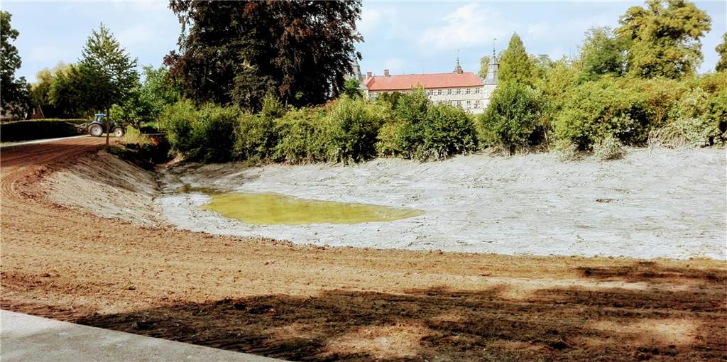 Nach mehr als 50 Jahren: Schloss-Teich Westerwinkel wird nach Trocken-Periode entschlammt Nach mehr als 50 Jahren: Schloss-Teich Westerwinkel wird nach Trocken-Periode entschlammt