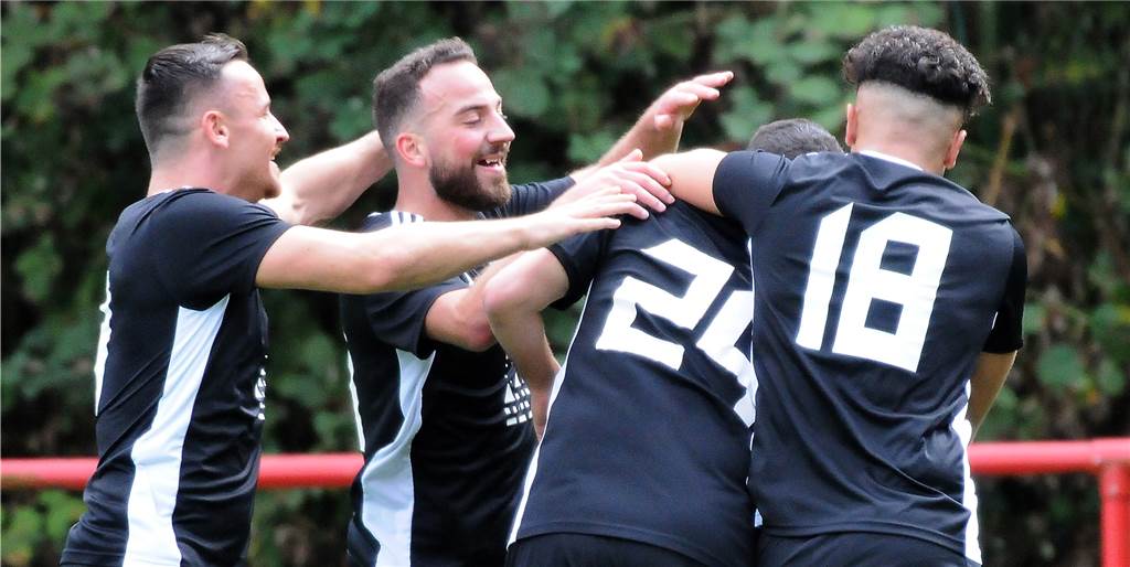 FC Castrop-Rauxel weiterhin ungeschlagen FC Castrop-Rauxel weiterhin ungeschlagen