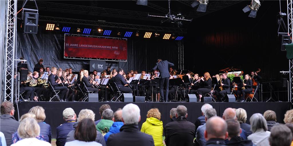 Landesmusikakademie lässt es bei Feier zum 30-jährigen Bestehen klingen und krachen Landesmusikakademie lässt es bei Feier zum 30-jährigen Bestehen klingen und krachen