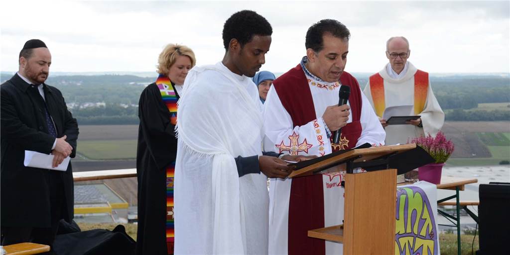 Viele Fotos vom Friedensgebet der Religionen auf der Halde Schleswig Viele Fotos vom Friedensgebet der Religionen auf der Halde Schleswig