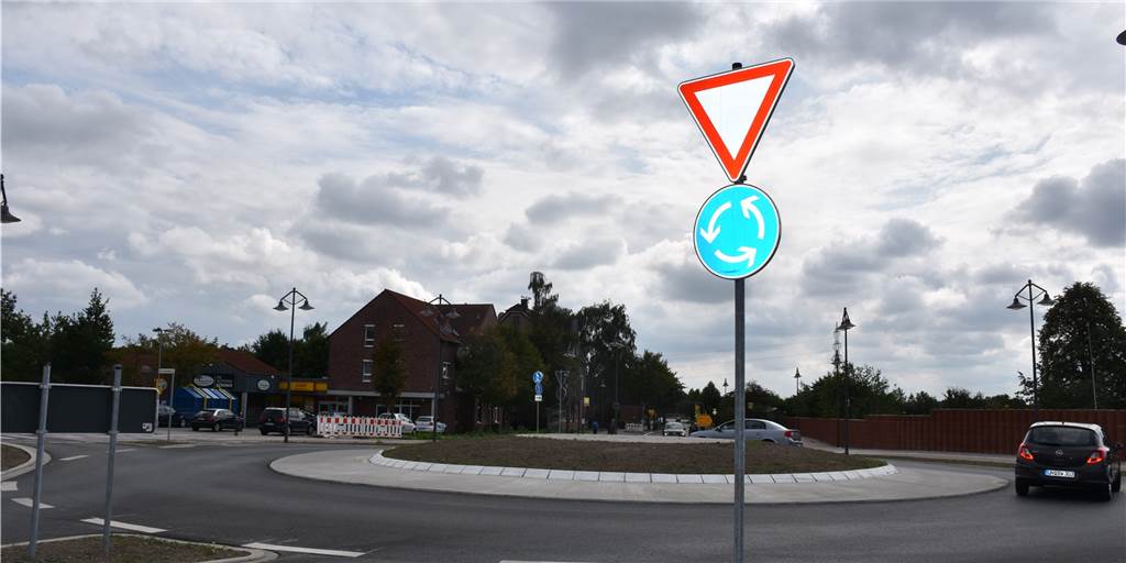 Einkaufswagen-Skulptur ruft viele Reaktionen hervor - folgen auch rechtliche Konsequenzen? Einkaufswagen-Skulptur ruft viele Reaktionen hervor - folgen auch rechtliche Konsequenzen?
