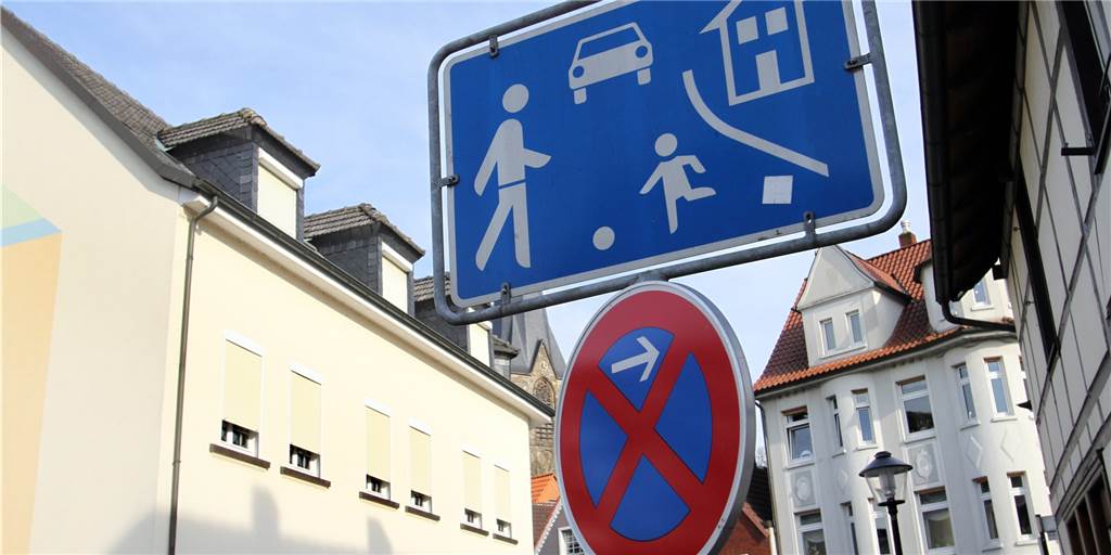 Initiative Spielstraße mischt sich aktiv in die Verkehrsberuhigung ein Initiative Spielstraße mischt sich aktiv in die Verkehrsberuhigung ein