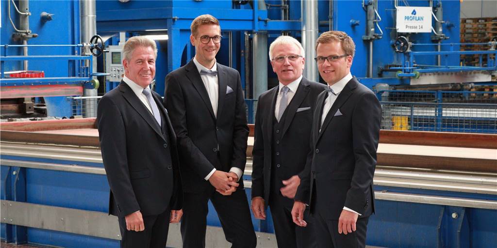 Profilan: In 20 Jahren vom Acht-Mann-Betrieb in die Top 3 der Kunststoff-Presstechnik Profilan: In 20 Jahren vom Acht-Mann-Betrieb in die Top 3 der Kunststoff-Presstechnik