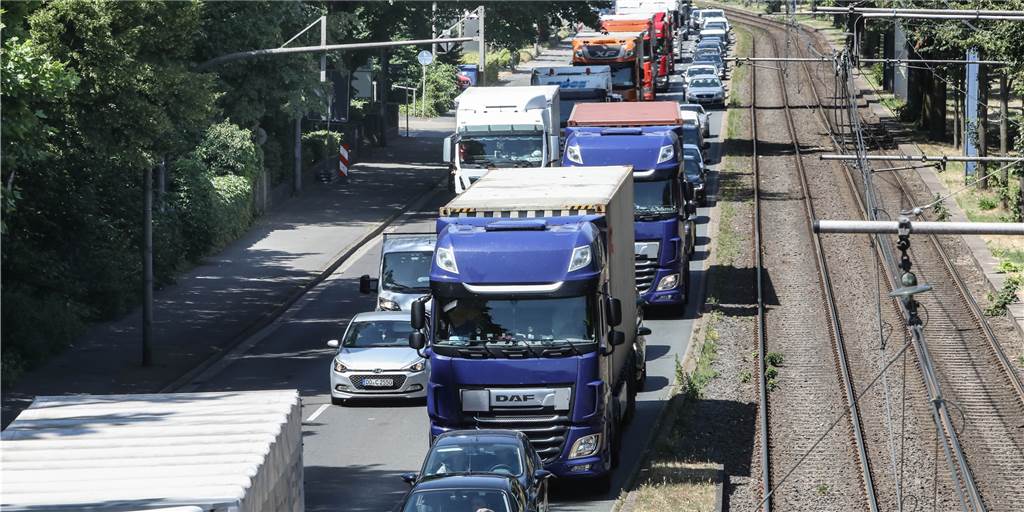 Schadstoffbelastung an der B1 sinkt – trotzdem droht Durchfahrverbot für Lkw Schadstoffbelastung an der B1 sinkt – trotzdem droht Durchfahrverbot für Lkw