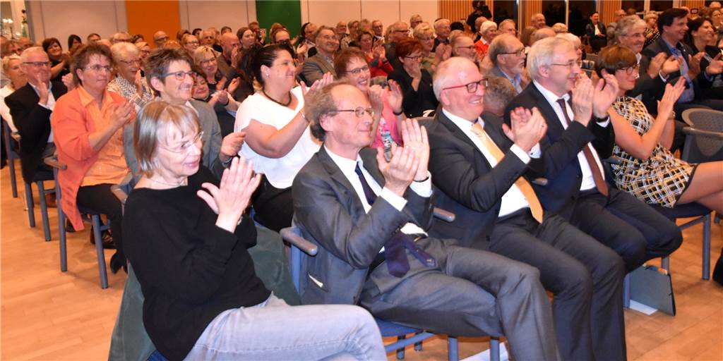 100 Jahre VHS: Eine Geburtstagsfeier mit der Zuversicht, auch den 200. feiern zu können 100 Jahre VHS: Eine Geburtstagsfeier mit der Zuversicht, auch den 200. feiern zu können