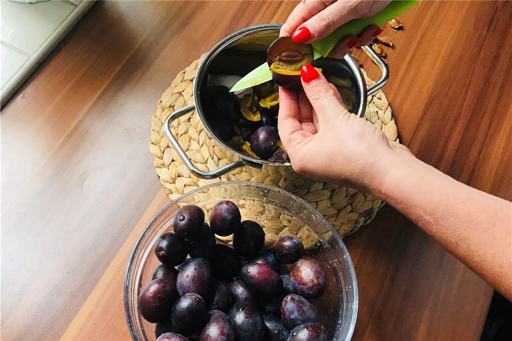 Herbstlich-fruchtige Zwetschgen-Tarte - So gut kann ein saisonaler Einkauf sein Herbstlich-fruchtige Zwetschgen-Tarte - So gut kann ein saisonaler Einkauf sein