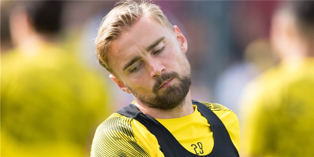 Marcel Schmelzer ist bei Lucien Favre trotz Außenverteidiger-Not außen vor Marcel Schmelzer ist bei Lucien Favre trotz Außenverteidiger-Not außen vor
