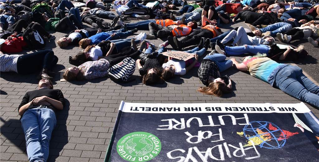 Viele Fotos: Gute Stimmung bei Klima-Demo - Angriff auf Demonstranten Viele Fotos: Gute Stimmung bei Klima-Demo - Angriff auf Demonstranten