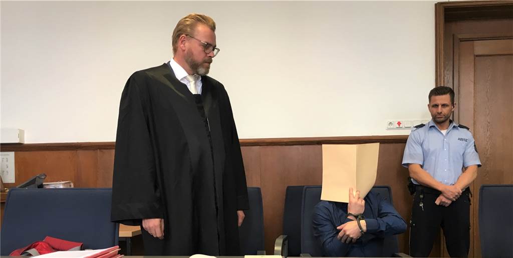 Sohn (11) zum Sex angeboten: Zeugenaussagen zu Vorfällen auf Rastplatz schockieren Sohn (11) zum Sex angeboten: Zeugenaussagen zu Vorfällen auf Rastplatz schockieren