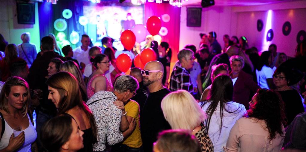 Nach der 90er-Jahre-Party im Mythos gab es Kritik - jetzt meldet sich der DJ zu Wort Nach der 90er-Jahre-Party im Mythos gab es Kritik - jetzt meldet sich der DJ zu Wort