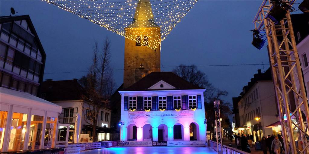 Eisfläche auf dem Dorstener Marktplatz wird wetterfest Eisfläche auf dem Dorstener Marktplatz wird wetterfest