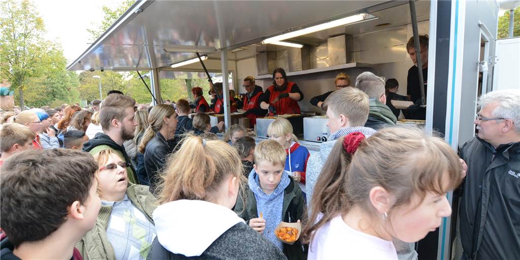 Mit vielen Fotos: So stellen Olfener Gesamtschüler einen neuen Weltrekord auf