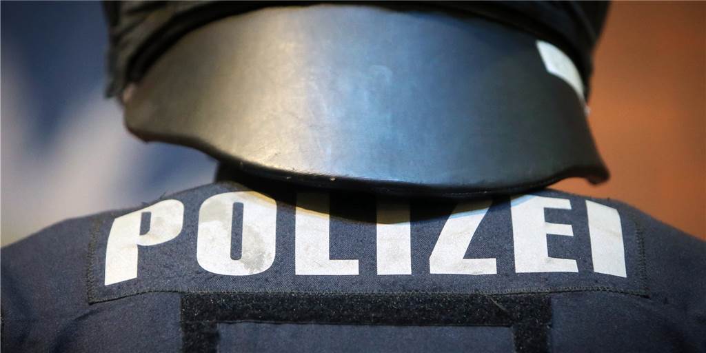 Platz 17: Spielabbruch und Polizeieinsatz - Aber nicht der Schiedsrichter beendet die Partie Platz 17: Spielabbruch und Polizeieinsatz - Aber nicht der Schiedsrichter beendet die Partie