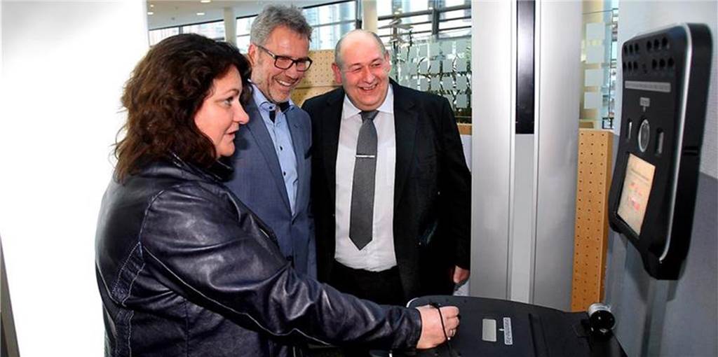 Bürgerdienste: Außenstellen können Daten aus dem „Ausweis-Automaten“ nicht nutzen Bürgerdienste: Außenstellen können Daten aus dem „Ausweis-Automaten“ nicht nutzen