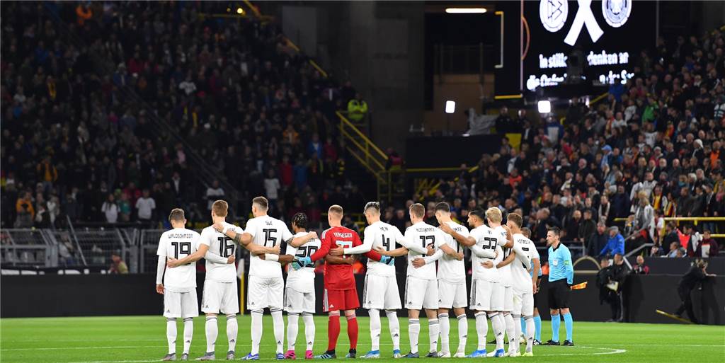 „Halt die Fresse“: Dortmunder Fußballer brachte beim Länderspiel den Störer zum Schweigen „Halt die Fresse“: Dortmunder Fußballer brachte beim Länderspiel den Störer zum Schweigen