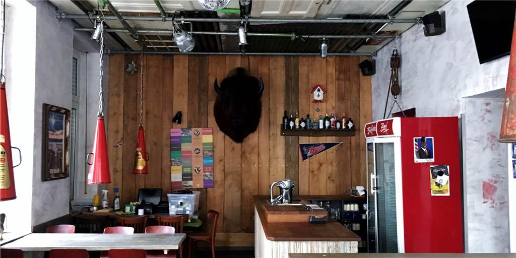 In dieser Burger-Bude im Kreuzviertel wird jetzt nur noch gefeiert In dieser Burger-Bude im Kreuzviertel wird jetzt nur noch gefeiert