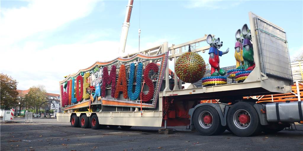 Karussell „Wilde Maus“ zahlt die höchste Standgebühr auf der Werner Simjü-Kirmes Karussell „Wilde Maus“ zahlt die höchste Standgebühr auf der Werner Simjü-Kirmes