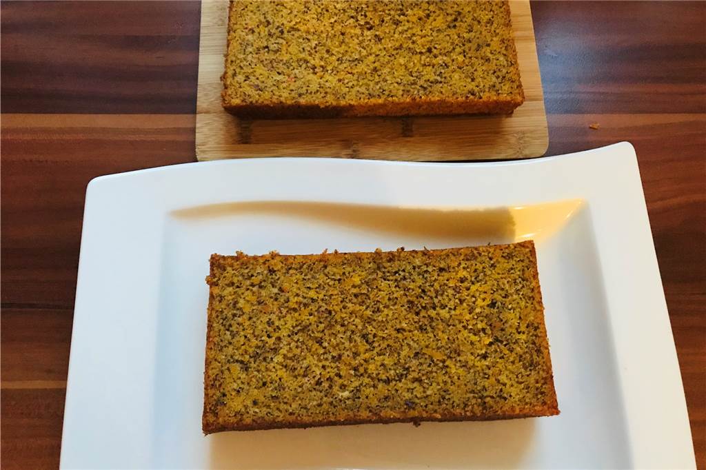 Herbstlicher Kürbis-Mandel-Kuchen kommt ganz ohne Mehl aus