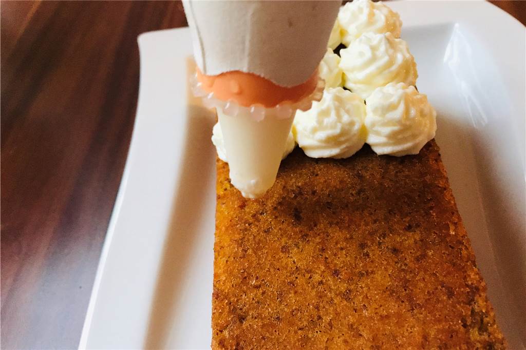 Herbstlicher Kürbis-Mandel-Kuchen kommt ganz ohne Mehl aus