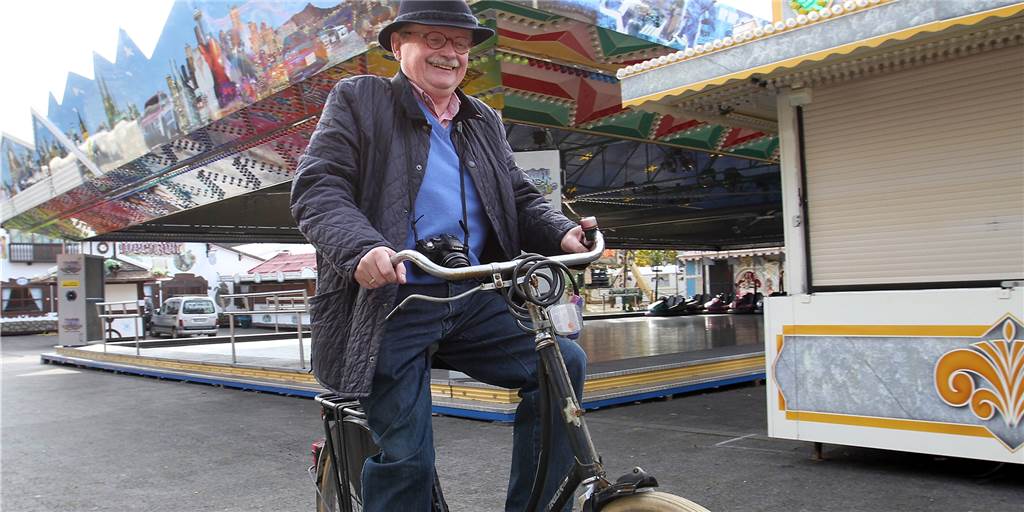 Simjü-Kirmes und ihre Kuriositäten: Reptil an der Horne, exklusive Fahrt und echte Originale Simjü-Kirmes und ihre Kuriositäten: Reptil an der Horne, exklusive Fahrt und echte Originale