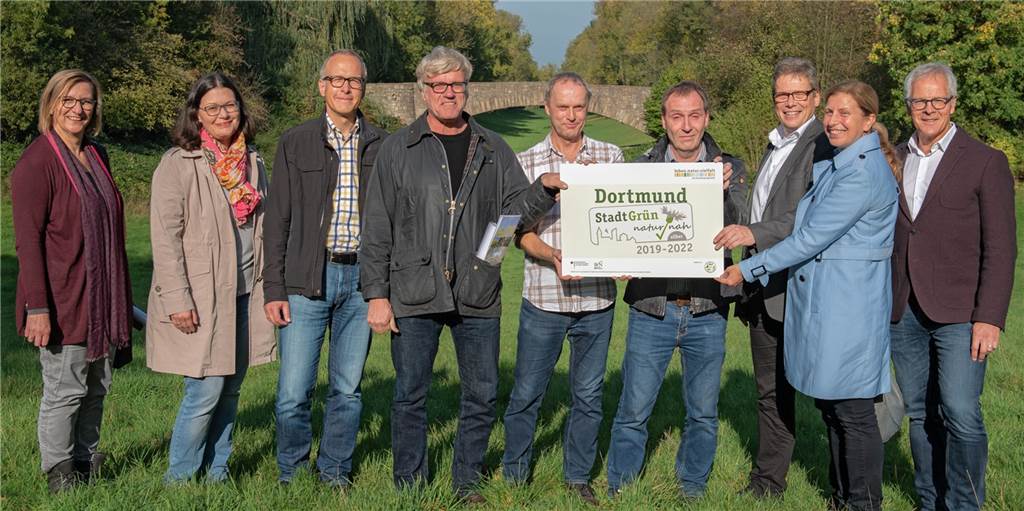 Stadt erhält Auszeichnung: Unkraut auf dem Hauptfriedhof in Brackel half zum Sieg Stadt erhält Auszeichnung: Unkraut auf dem Hauptfriedhof in Brackel half zum Sieg