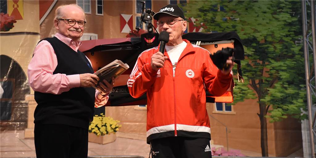 „300 Mark, wenn du mich K.o. schlägst“: Hans-Dieter Kunze über seine Zeit als Kirmes-Boxer „300 Mark, wenn du mich K.o. schlägst“: Hans-Dieter Kunze über seine Zeit als Kirmes-Boxer