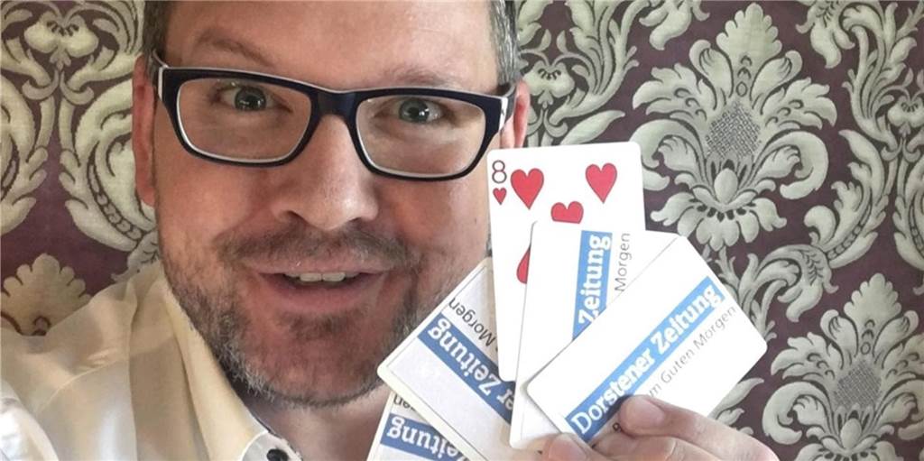 Zauberer Matthias Rauch zeigt in Dorsten seinen größten Kartentrick Zauberer Matthias Rauch zeigt in Dorsten seinen größten Kartentrick