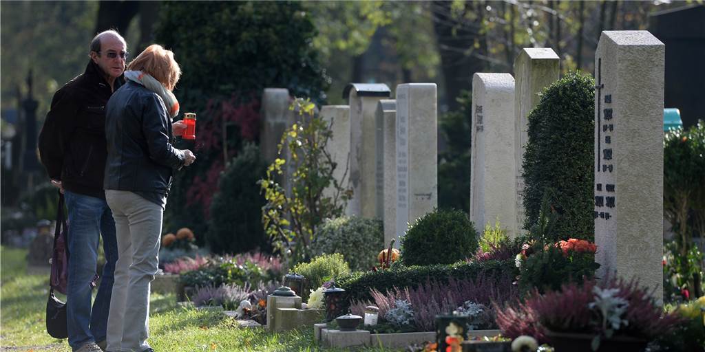 Blumen an Allerheiligen: Diese Blumenläden öffnen am Feiertag in Haltern Blumen an Allerheiligen: Diese Blumenläden öffnen am Feiertag in Haltern