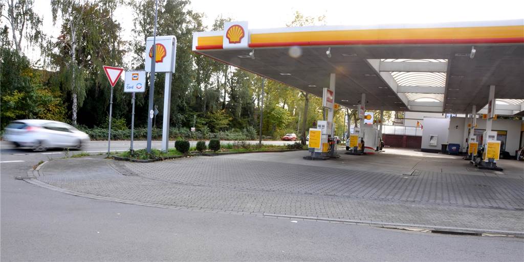 Mit Pistole und Schlagstock: Täter-Trio überfällt Tankstelle in Henrichenburg Mit Pistole und Schlagstock: Täter-Trio überfällt Tankstelle in Henrichenburg