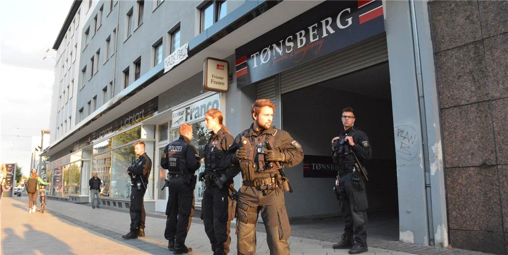 Thor-Steinar-Laden soll noch in dieser Woche schließen - verspricht der Oberbürgermeister Thor-Steinar-Laden soll noch in dieser Woche schließen - verspricht der Oberbürgermeister