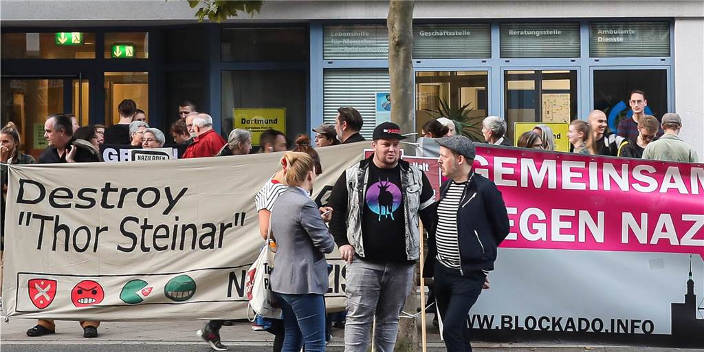 Thor-Steinar-Laden ist dicht: Stadt versiegelt umstrittenes Geschäft Thor-Steinar-Laden ist dicht: Stadt versiegelt umstrittenes Geschäft