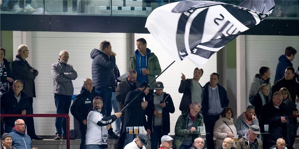 Dirk „Didi“ Thiemann ist nicht nur der Mann mit der großen Fahne beim TuS Haltern Dirk „Didi“ Thiemann ist nicht nur der Mann mit der großen Fahne beim TuS Haltern