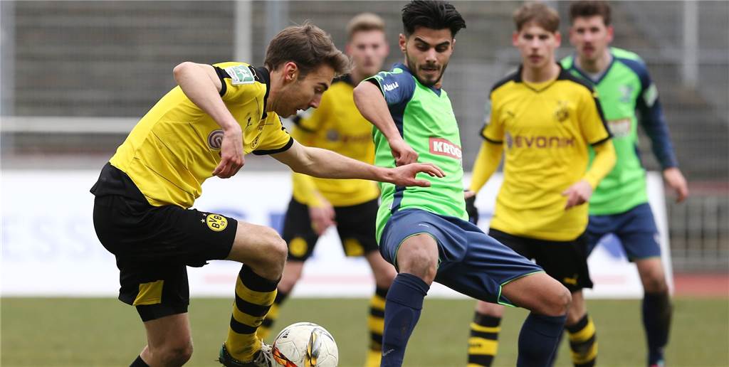 Türkspor-Trainer Reza Hassani hält seinen prominenten Neuzugang im Gesamtpaket für perfekt Türkspor-Trainer Reza Hassani hält seinen prominenten Neuzugang im Gesamtpaket für perfekt