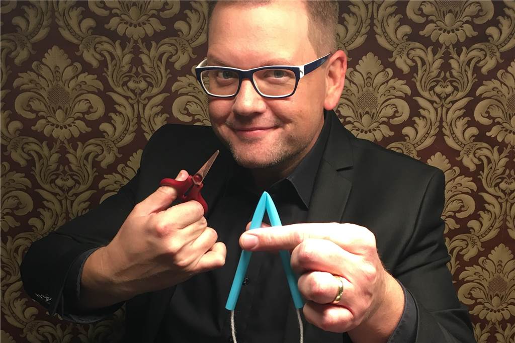 Zauberer Matthias Rauch erklärt Schritt für Schritt zwei „kinderleichte“ Tricks Zauberer Matthias Rauch erklärt Schritt für Schritt zwei „kinderleichte“ Tricks