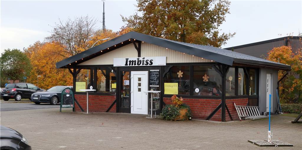 Der Zaun ist weg - Parkplatz von Stadtlohner Imbiss wieder frei Vor dem Imbiss "Truck Stop" stand über vier Jahre lange ein Bauzaun, der die Parkmöglichkeiten der Besucher einschränkte.