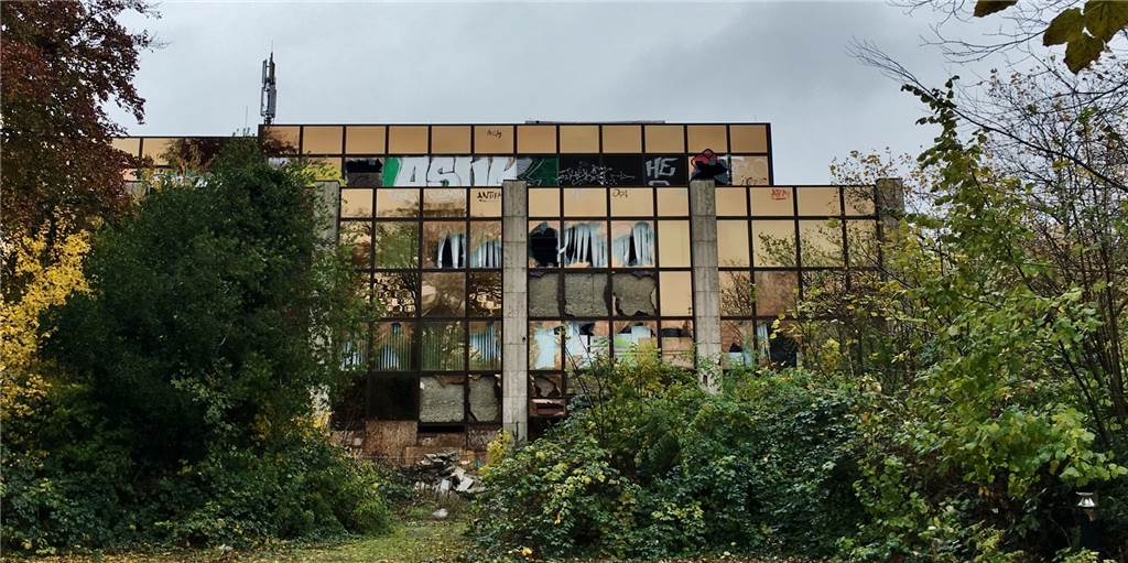 Das soll aus diesem markanten Gebäude an der B1 werden Das soll aus diesem markanten Gebäude an der B1 werden
