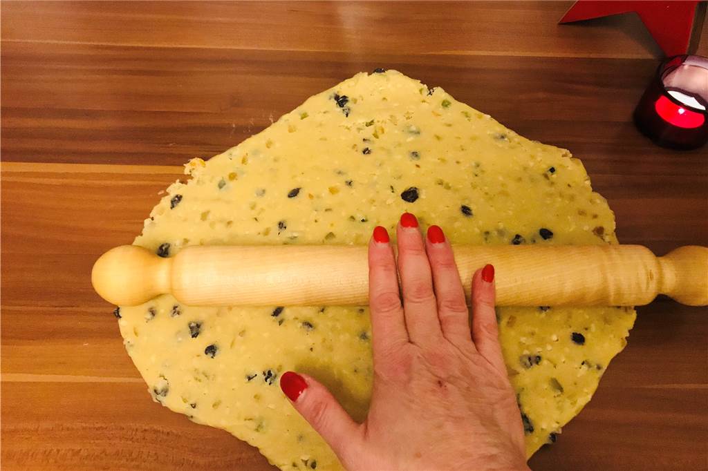 Vorweihnachtlicher Mohnstollen macht Lust auf die Adventszeit Vorweihnachtlicher Mohnstollen macht Lust auf die Adventszeit