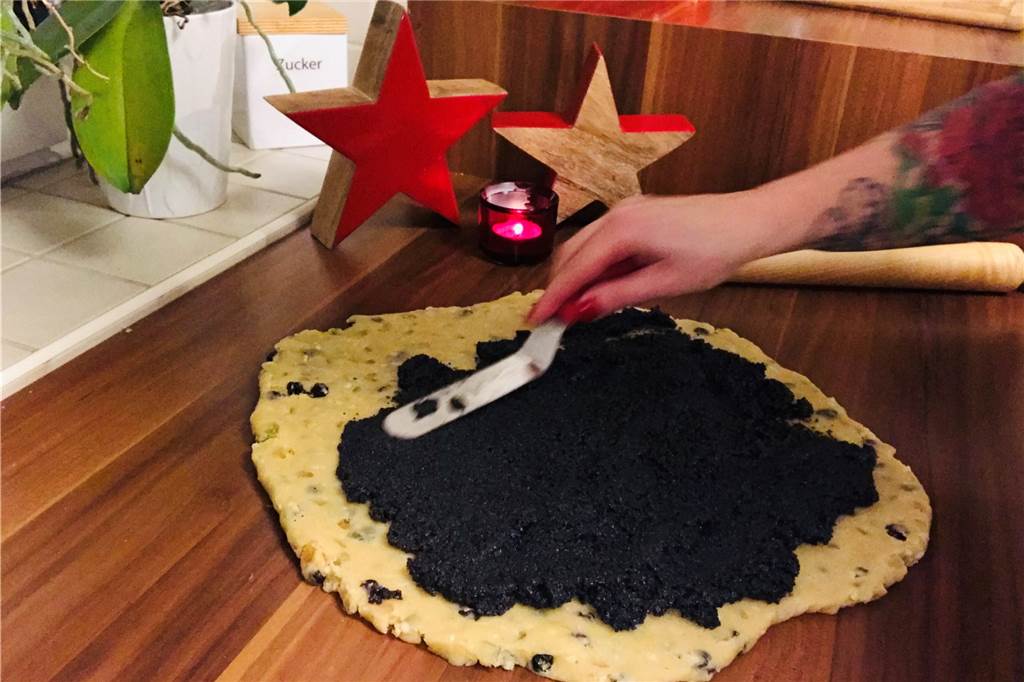 Vorweihnachtlicher Mohnstollen macht Lust auf die Adventszeit Vorweihnachtlicher Mohnstollen macht Lust auf die Adventszeit