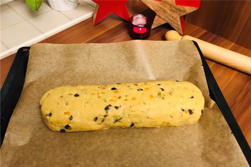 Vorweihnachtlicher Mohnstollen macht Lust auf die Adventszeit Vorweihnachtlicher Mohnstollen macht Lust auf die Adventszeit