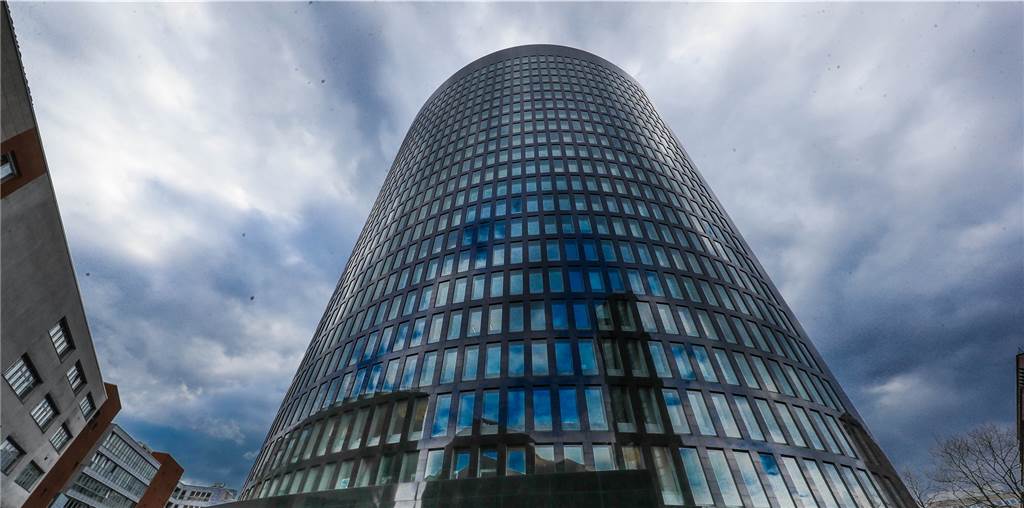 Dortmund verliert Hunderte Arbeitsplätze - Eon und Oberbürgermeister feiern den Standort Dortmund verliert Hunderte Arbeitsplätze - Eon und Oberbürgermeister feiern den Standort