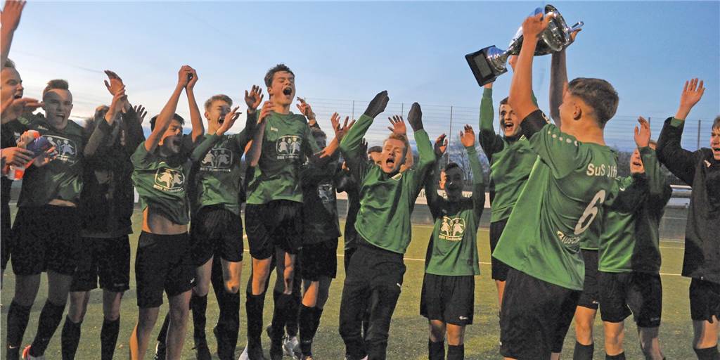 Titelverteidigung: B-Junioren des SuS Olfen holen den Pokal Titelverteidigung: B-Junioren des SuS Olfen holen den Pokal