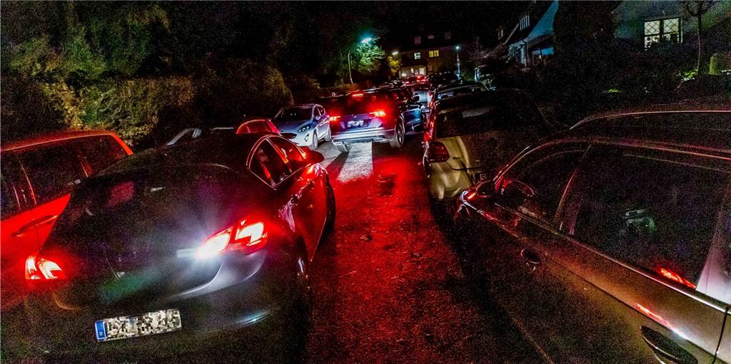 Urin und Reifenspuren: Wenn der BVB spielt, herrscht in dieser Straße in Dortmund Chaos Urin und Reifenspuren: Wenn der BVB spielt, herrscht in dieser Straße in Dortmund Chaos