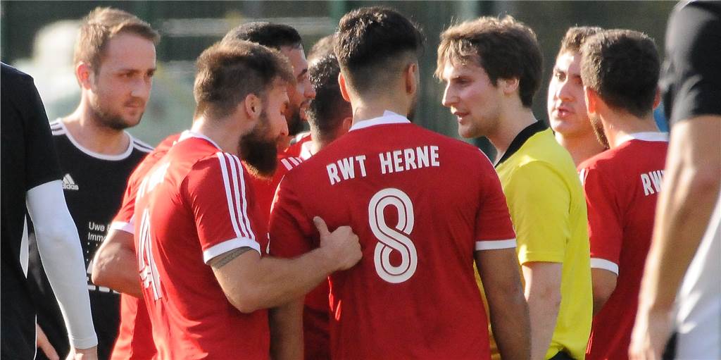 Hemmschwelle niedriger - Dortmunds Schiri-Chef fragt: Sind wir die Pöbel-Sportart? Hemmschwelle niedriger - Dortmunds Schiri-Chef fragt: Sind wir die Pöbel-Sportart?