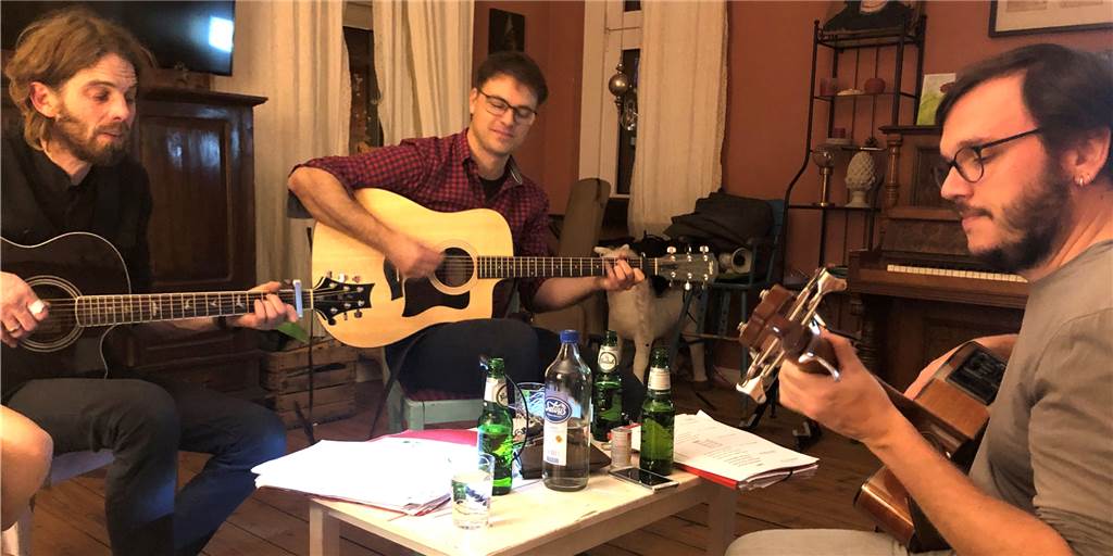 Bullte aus Bo: Rückbildungs-Rocker aus Stadtlohn spielen live im niederländischen Radio Bullte aus Bo: Rückbildungs-Rocker aus Stadtlohn spielen live im niederländischen Radio