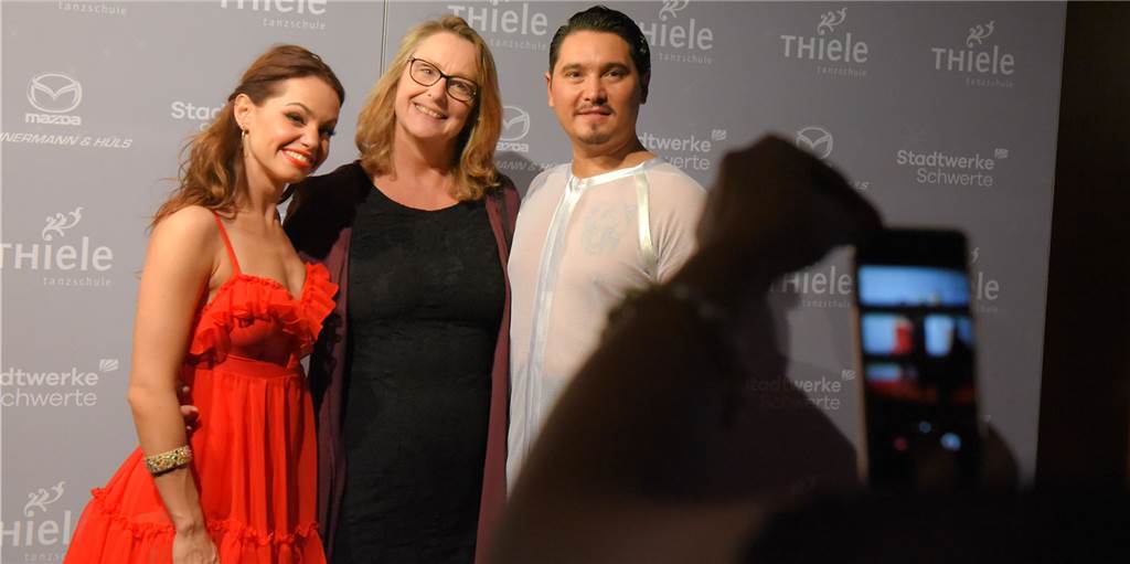 Tanzschule Thiele feierte: Zum 100. Geburtstag ein Selfie mit Erich Klann - viele Fotos Tanzschule Thiele feierte: Zum 100. Geburtstag ein Selfie mit Erich Klann - viele Fotos