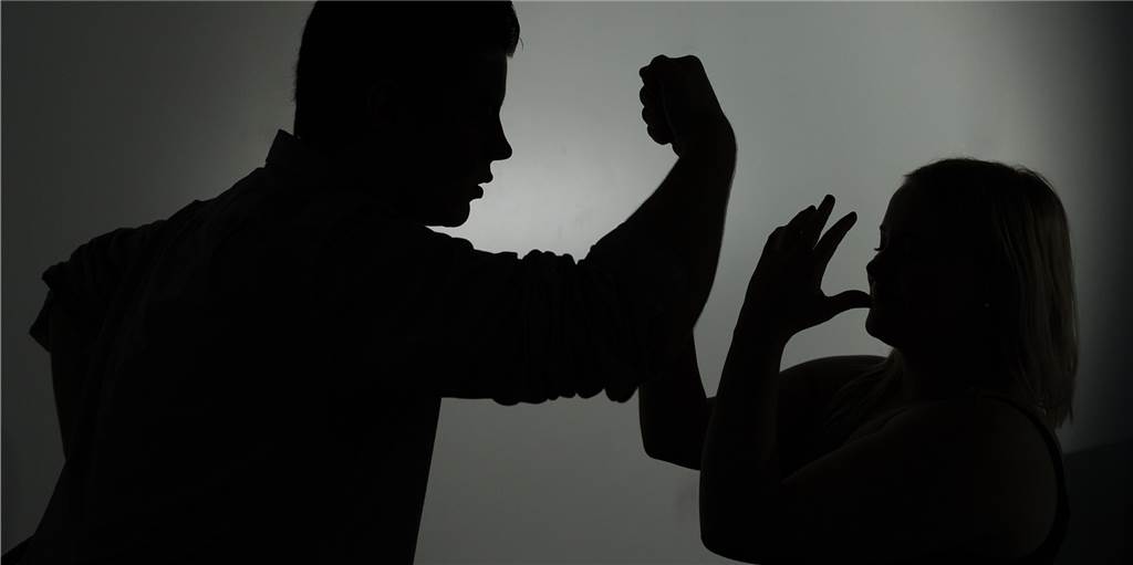Geschrien, randaliert, gewürgt: Zwei Männer rasten im Rathaus völlig aus Geschrien, randaliert, gewürgt: Zwei Männer rasten im Rathaus völlig aus