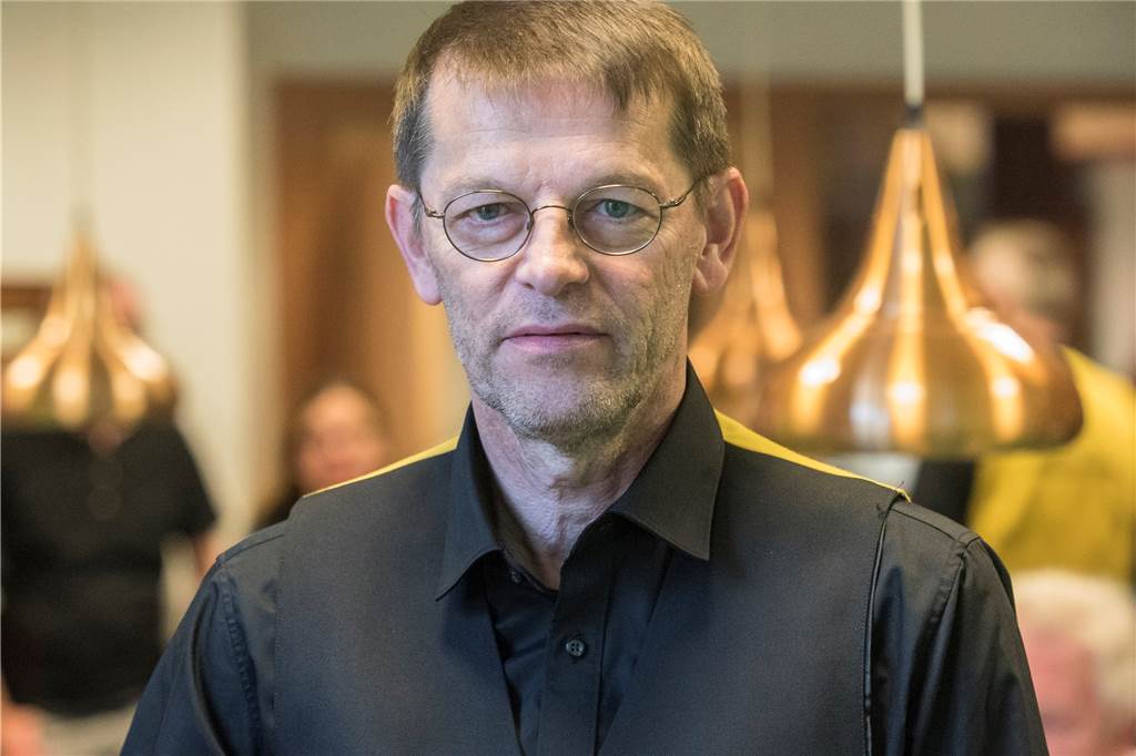 Die Merklinder Billardspieler machen den Weltmeister fit, ein Coach hat Dreck am Schuh Die Merklinder Billardspieler machen den Weltmeister fit, ein Coach hat Dreck am Schuh