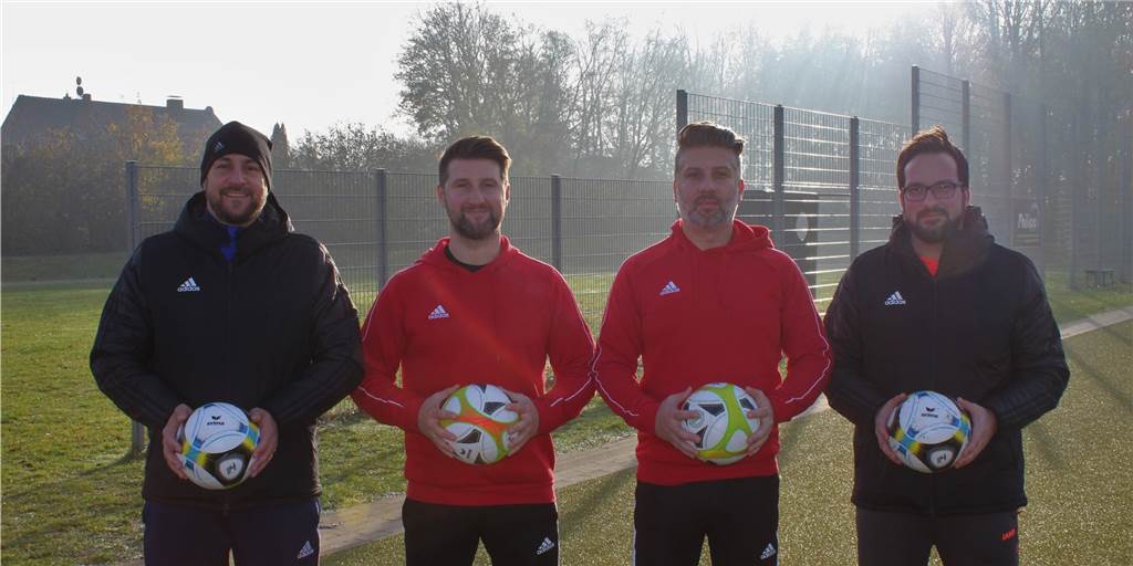 Bartosz und Michael Maslon eröffnen die Fußballschule „Zocceros“ Bartosz und Michael Maslon eröffnen die Fußballschule „Zocceros“