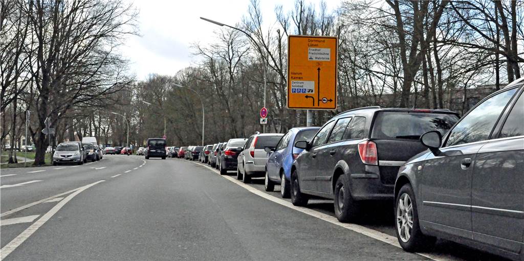 Abriss der Fußgängerbrücke erfolgt zeitgleich mit dem Weihnachtsmarkt: Droht nun ein Park-Chaos? Abriss der Fußgängerbrücke erfolgt zeitgleich mit dem Weihnachtsmarkt: Droht nun ein Park-Chaos?