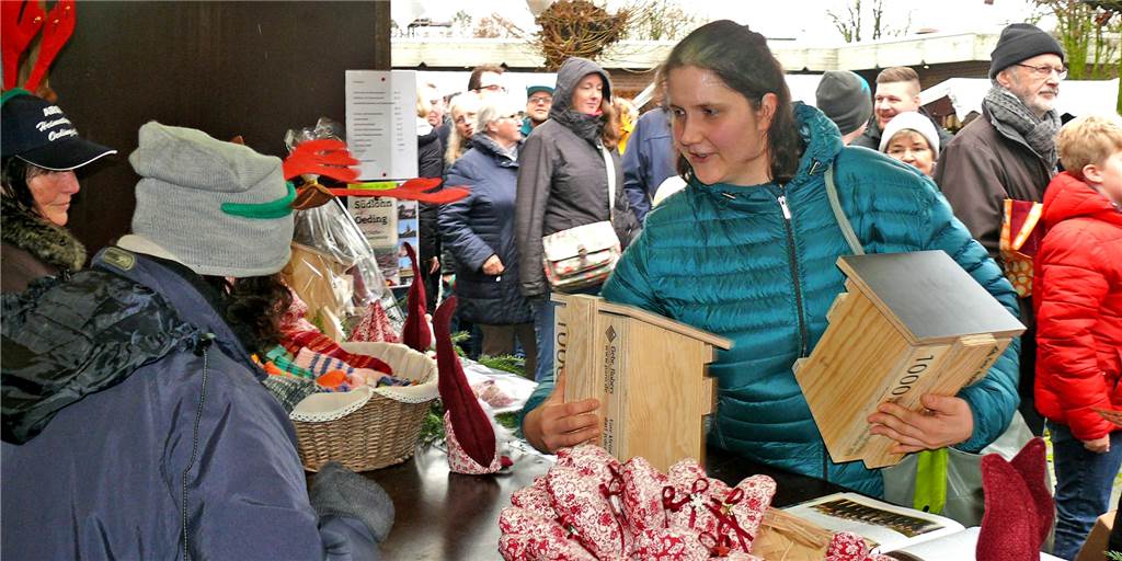 Lange Schlangen beim Adventstreff in Oeding Lange Schlangen beim Adventstreff in Oeding